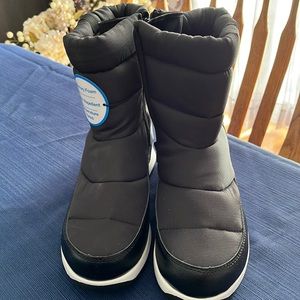 Time and Tru winter boots